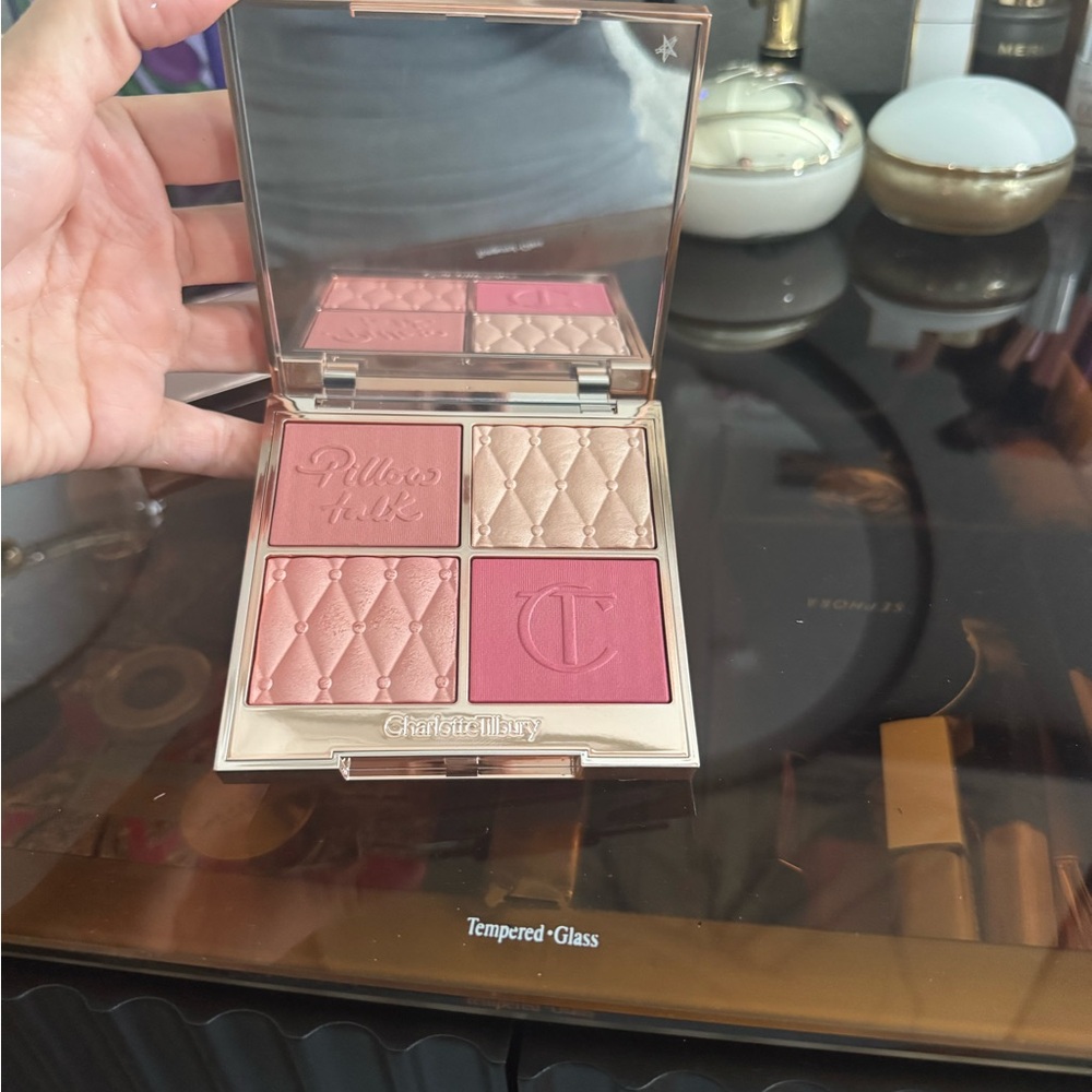 Charlotte Tilbury Pillow Talk Beautifying Face Palette Fair to Medium